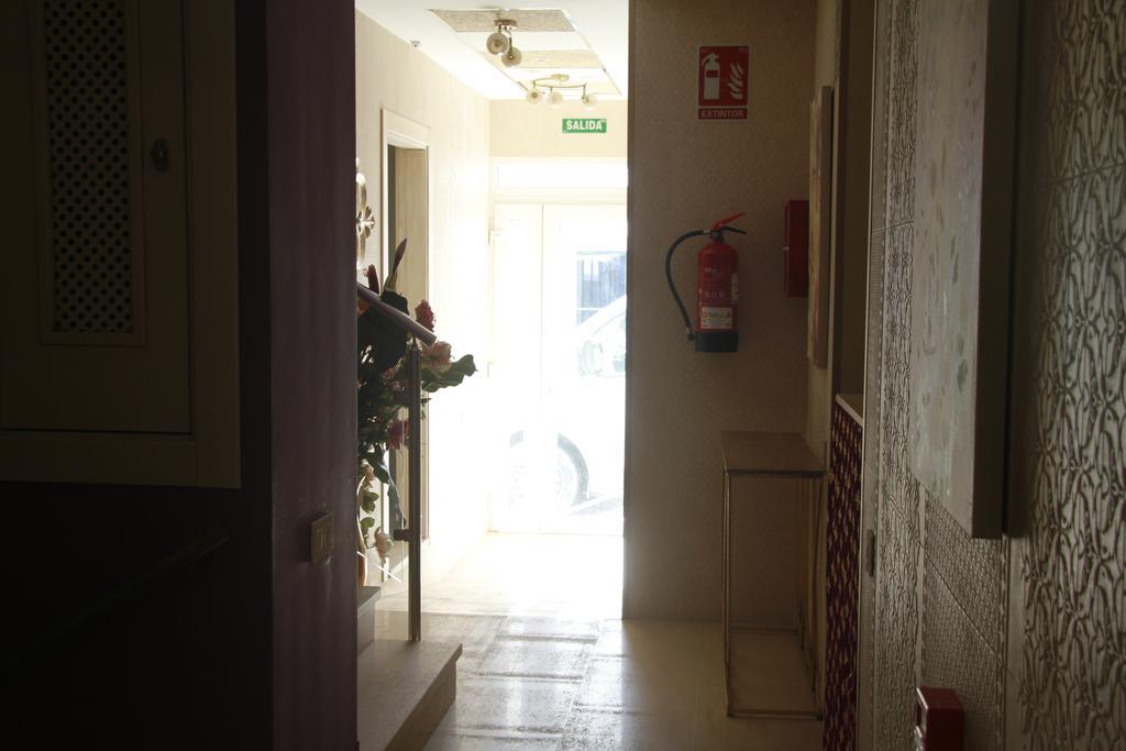 Hostal Flor De Lis- Lojo Conil De La Frontera Exterior foto